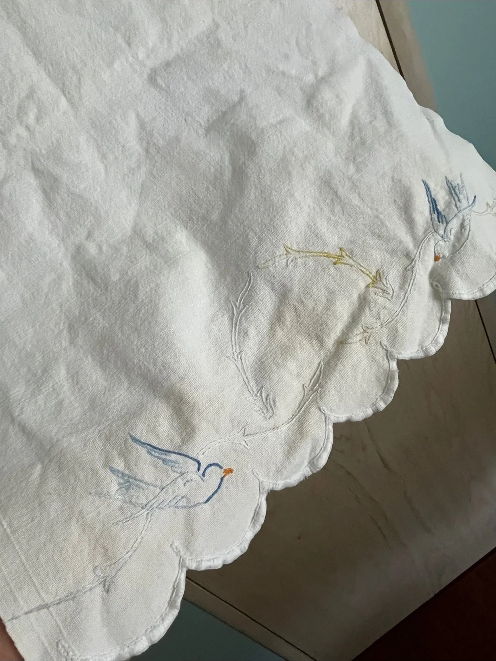 💜 Vintage Hand Embroidered Bluebird Table Runner FLAWED